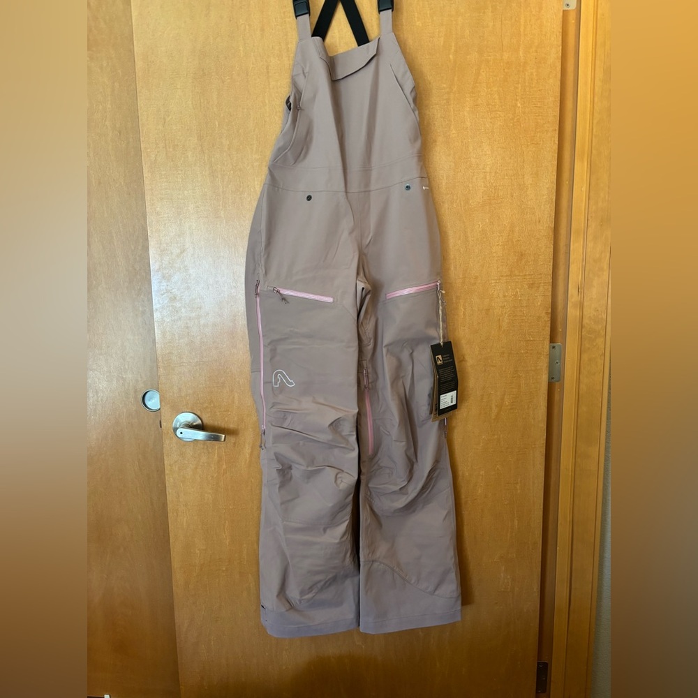 Brand New FlyLow Women's Ski & Snow Bib in Pink